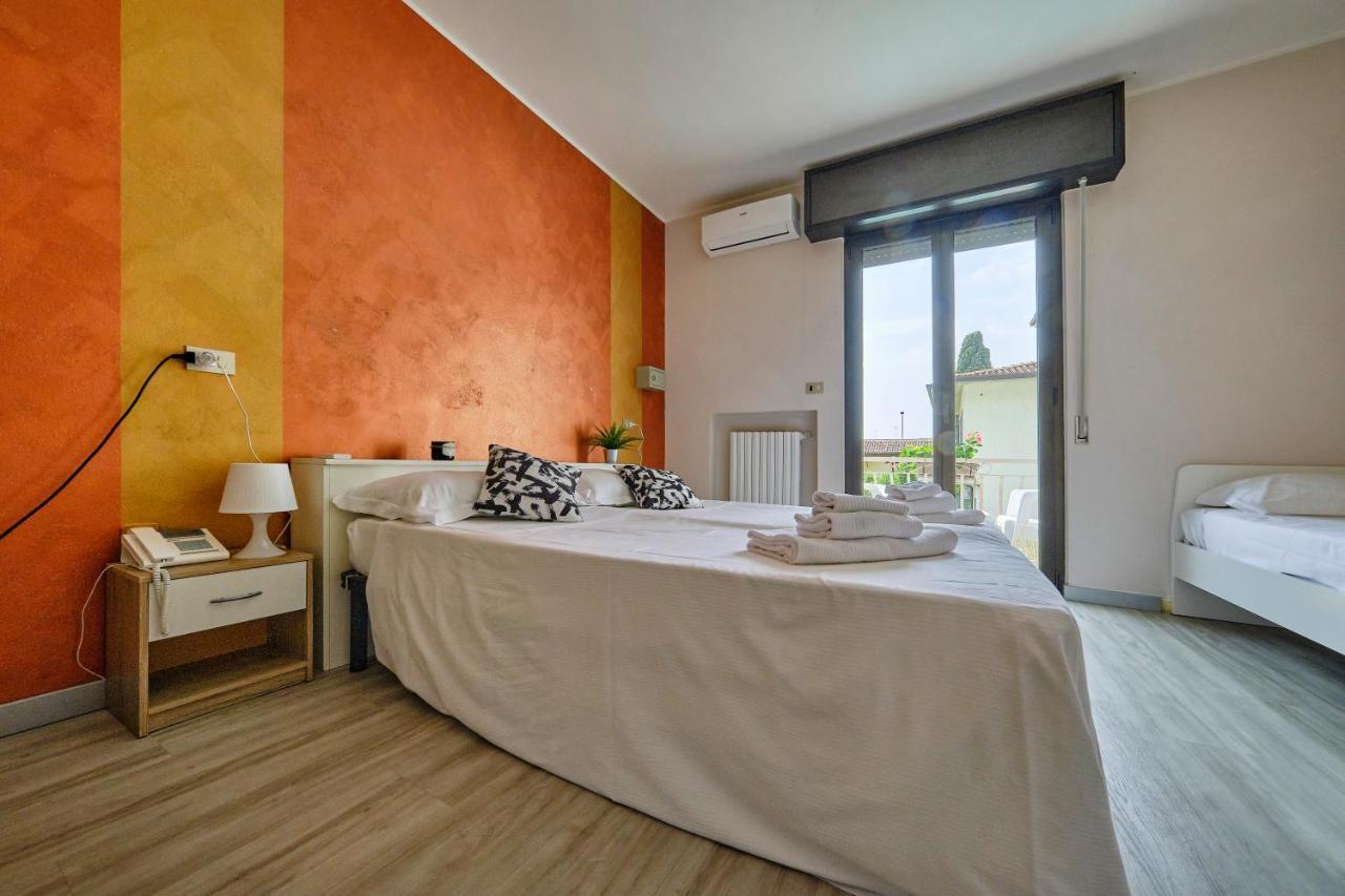 Hotel Vittoria Сирмионе Экстерьер фото