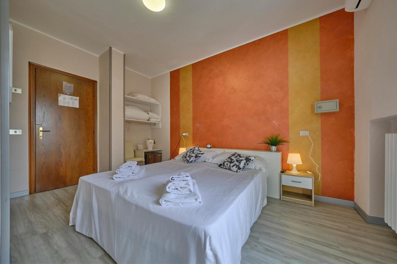 Hotel Vittoria Сирмионе Экстерьер фото