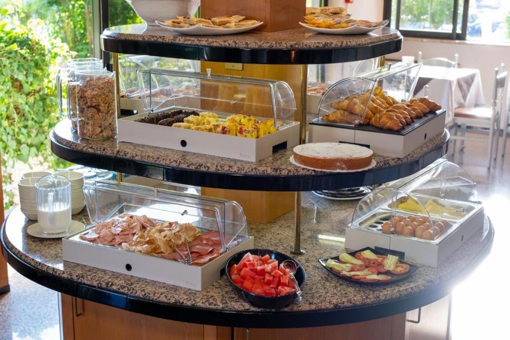 Hotel Vittoria Сирмионе Экстерьер фото